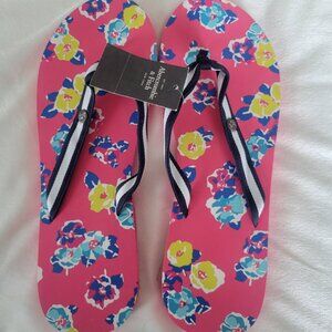 NWT Abercrombie & Fitch Pink/Blue Floral Print Women’s Flip Flops Size XS (6-7)